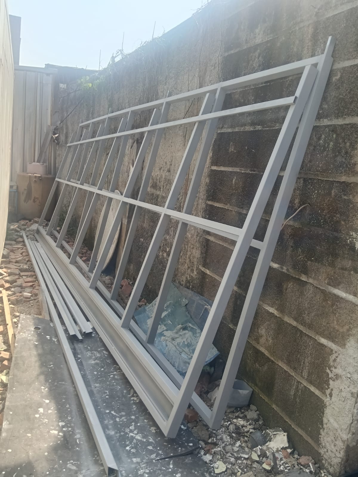 PT. Galaxy Intranusa - Rangka kusen aluminium siap pasang
